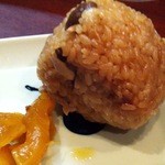 興 - 鶏なのに旨味が「ギュー」のかしわ飯のおにぎり