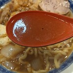 中華そば たた味 - ちょいと甘めでクセのあるスープ