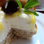 クルミドコーヒー - クルミドケーキクリーム チェリー