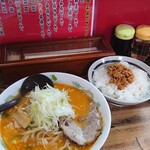 らー麺味噌やす - ラーメン到着