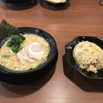 横浜家系ラーメン 鶴乃家 広島大州店 - 