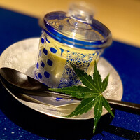 日本料理FUJI - ①とうもろこし（ミライ）の摺流し ～とっても甘〜いとうもろこしとあさりの茶碗蒸しが二層になっている。まったく違う素材はかき混ぜることによって融合してしまうから、ギリギリまで其々に味わうことに。