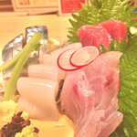 居酒屋 矢三朗 - カンパチ、イカ、マグロが刺し盛りに