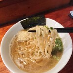 浜堂ラーメン - 濃い煮干そばの麺のリフトアップ