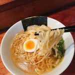 浜堂ラーメン - ひや煮干そばの麺のリフトアップ