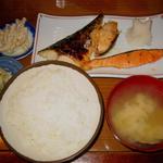 魚亀 - 1F「焼魚定食（あさり汁）」700円＋「小皿（マカロニサラダ）」50円