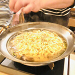 暁 - 更に黒胡椒を挽き､スパイシーな締めパスタ