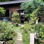 山の下のパン屋 - 外観