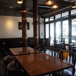 ワイマーケットブルーイングキッチン - 店内（テーブル席）