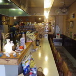 シロクマ食堂 - 居心地のよい店内です