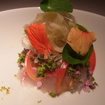 レフェルヴェソンス - 西と東が～真鯵と北海道新十津川町のトマトをクリュで　フェンネルと香る草花