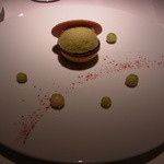 レフェルヴェソンス - アボガドのムース　オレンジとシャルトリューズジョーヌのジュレ　ショコラノワール　ピモンデスプレッド