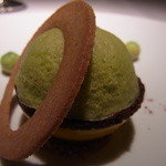 レフェルヴェソンス - アボガドのムース　オレンジとシャルトリューズジョーヌのジュレ　ショコラノワール　ピモンデスプレッド