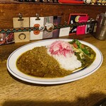 カレーちゃん家 - 手前が定番のキーマカレー。奥がほうれん草とチキンのチーズカレー♡