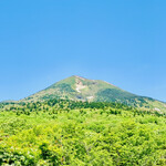 酸ヶ湯温泉旅館 - ◎ 日本百名山、八甲田山の大岳は標高1,585m。