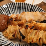 豚骨拉麺酒場 福の軒 関内ベイスターズ通り店 - 鳥かわと若鳥