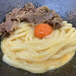 極楽うどん TKU - 肉釜玉うどん（￥1070）
