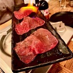 大衆和牛酒場 コンロ家 - 肉（ローストビーフ）寿司