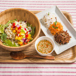 カーゴライスキッチン - 季節の玄米サラダプレート