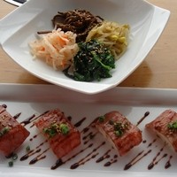 焼肉トラジ PARAM カレッタ汐留店 - サーロイン 炙り握り ・ナムル４種盛