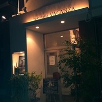 ヴァカンツァ - 外観いいね☆お店の入り口はこの奥です。