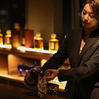 レストランの奥の扉を開けるとパノラマ夜景の隠れ家