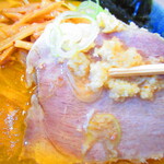ピッコロ大将 - 味噌ラーメン　７８０円（税込）のチャーシューと生姜のアップ【２０２１年６月】