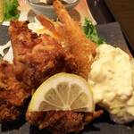 味の六酔 - からあげ&エビフライ、大写しの型