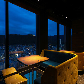 Window seat charge Dinner: 1000 yen (tax included)/person *Course selection = no charge