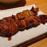 炭火焼鳥と水炊き 五郎一 - みつせ鶏の白レバー