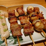 炭火焼鳥と水炊き 五郎一 - ささみワサビ、豚バラ、うづら巻、白レバー