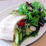 ヴィーガンカフェサンク - アボカトと自家製豆腐クリームのピタサンド