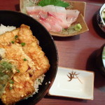 地魚天丼と小盛り刺身