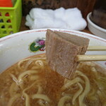 ラーメン二郎 - おまけの豚、味が染み染みでした