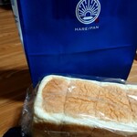 純生食パン工房 ハレパン - 紙袋とパン。