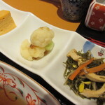 和菜 しば田 - 玉子焼き、カリフラワーの甘酢漬け、切り昆布煮