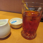 和菜 しば田 - アイスティーのミルクはたっぷりの冷たい牛乳が。