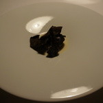 Restaurant Satoshi.F - 香茸とアカヤマドリダケのフリカッセ、薄くのばしたエメンタールのソース。