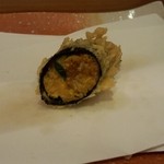 天ぷらふく西 禅と匠 - 海苔と紫蘇に巻かれた雲丹