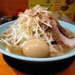 ラーメン 盛太郎 - ラーメン（中盛、野菜マシマシ、背脂少し）790円