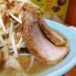 ラーメン 盛太郎 - ラーメン（中盛、野菜マシマシ、背脂少し）790円