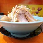 ラーメン 盛太郎 - ラーメン（中盛、野菜マシマシ、背脂少し）790円