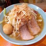 ラーメン 盛太郎 - ラーメン（中盛、野菜マシマシ、背脂少し）790円