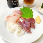 ゆたか食堂 - 胡椒鯛昆布締め、鰹、ガサエビ700円