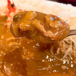 しなの - 【2021年06月】カレーライス（中辛）＠900円、カレーはぽってりした物性で、しめじやお肉が入っていて味わい良好♪