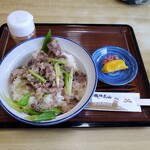 かじ橋食堂 - 飛騨牛丼¥800
            本日の朝食です