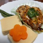 デイリー テーブル キノクニヤ - 高野豆腐はちょっと甘め、豆腐ハンバーグ、結構ボリュームあり