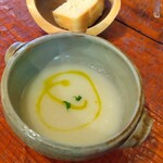 Akari - ■スープ：新玉ねぎと大根のスープ
                        ■パン：フォカッチャ