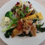 トゥルモン - ランチセットの鶏もも肉（１３００円）です。