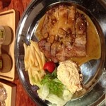 事故でも起きたのか…冷え切ったポークソテーが…涙…